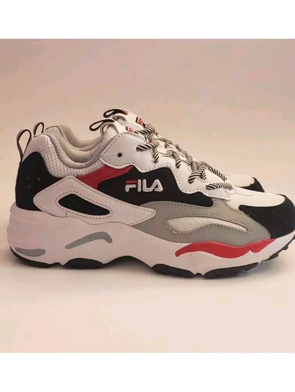 FILA Ray Tracer Sneakers Womens Size 6 Athletic White 5RM00532 Active Streetwear
